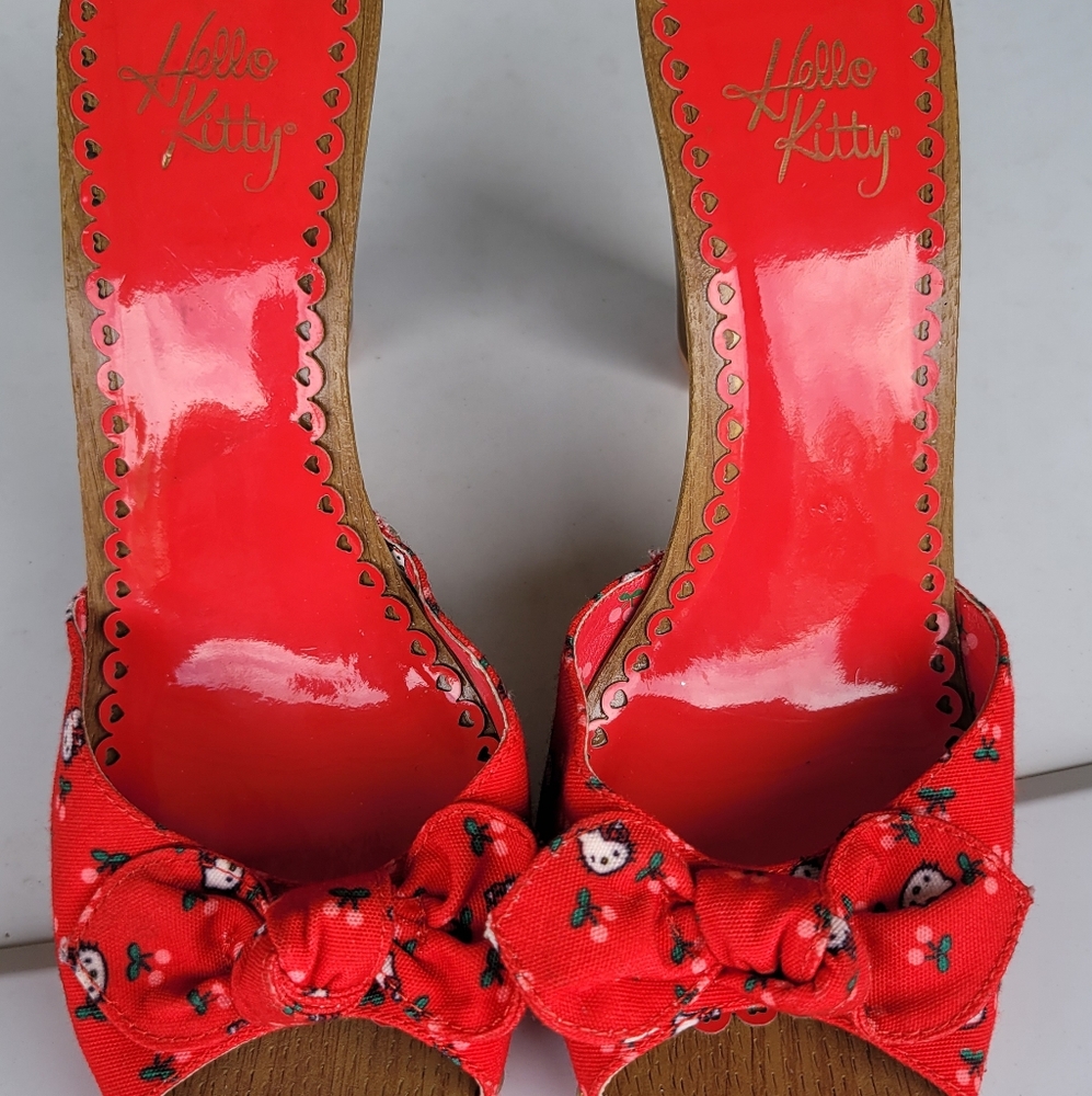 Hello Kitty Red Patent Leather Clogs with Rhinestone Bow